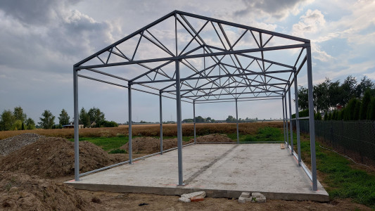 Zalety konstrukcji stalowej jako szkielet budynku gospodarczego.